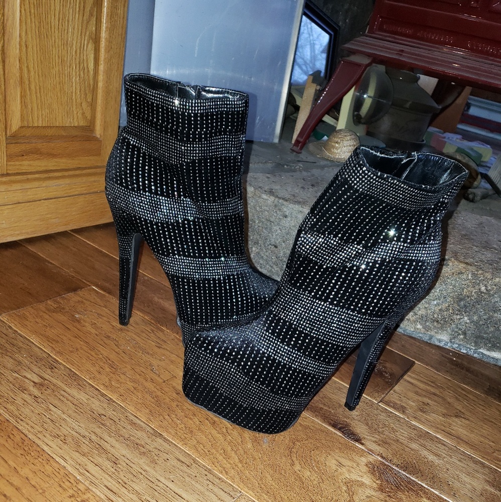 Size 9 Platform Glitter Stilletos
